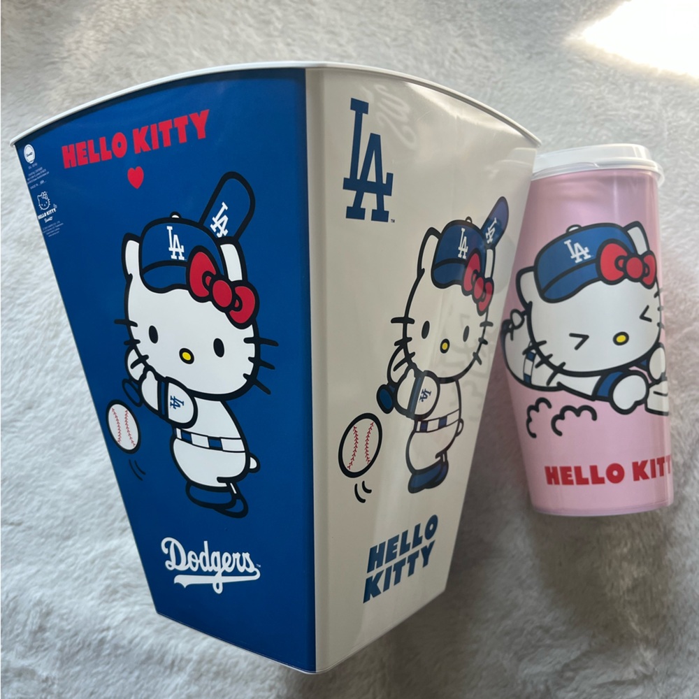 Hello Kitty Dodger Set - Picture 4 of 4